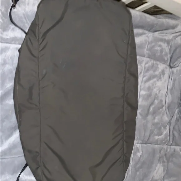 Lululemon green dufflebag vinyl with black leather handles 18in long - Picture 7 of 13